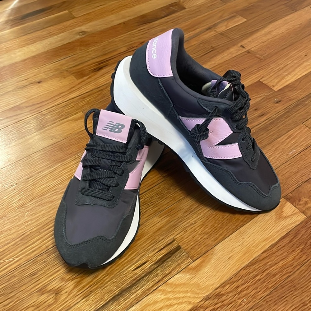 Brand new New Balance 570 tennis shoes - charcoal and lavender size 7